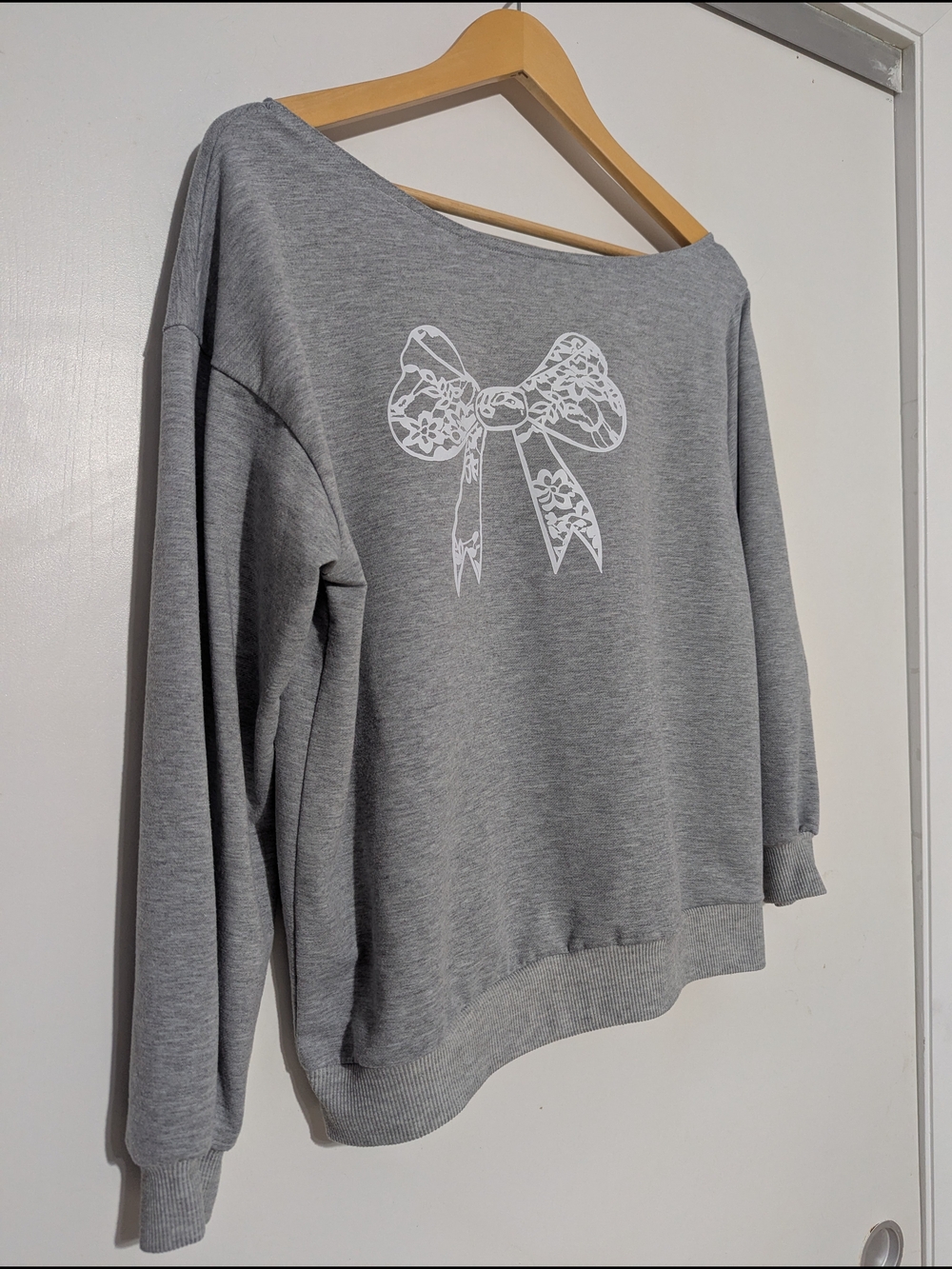 SHEIN Gray Pullover with White Lace Bow Print